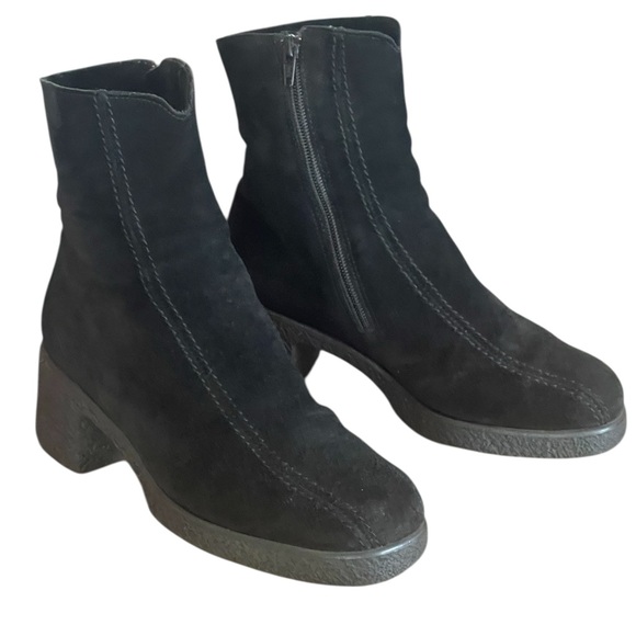 La CANADIENNE Shoes - La Canadienne Elizabeth wedge heeled suede boots. Size 6 1/2. GUC